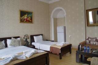 Отель Hotel Old Avlabari Тбилиси Просторный двухместный номер с 2 отдельными кроватями-3